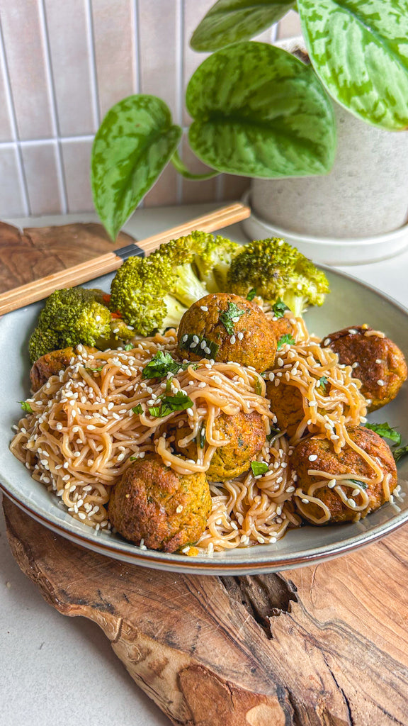 קציצות טופו ברוטב טריאקי וסקיני נודלס